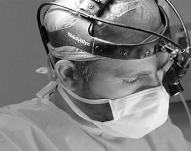 ד"ר אבנר בן שושן בחדר ניתוח